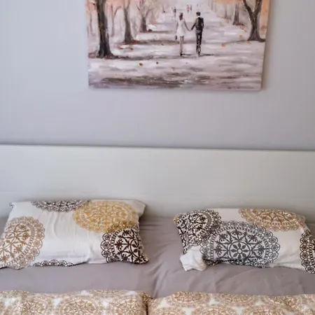 U Areny Mozartova Apartment *